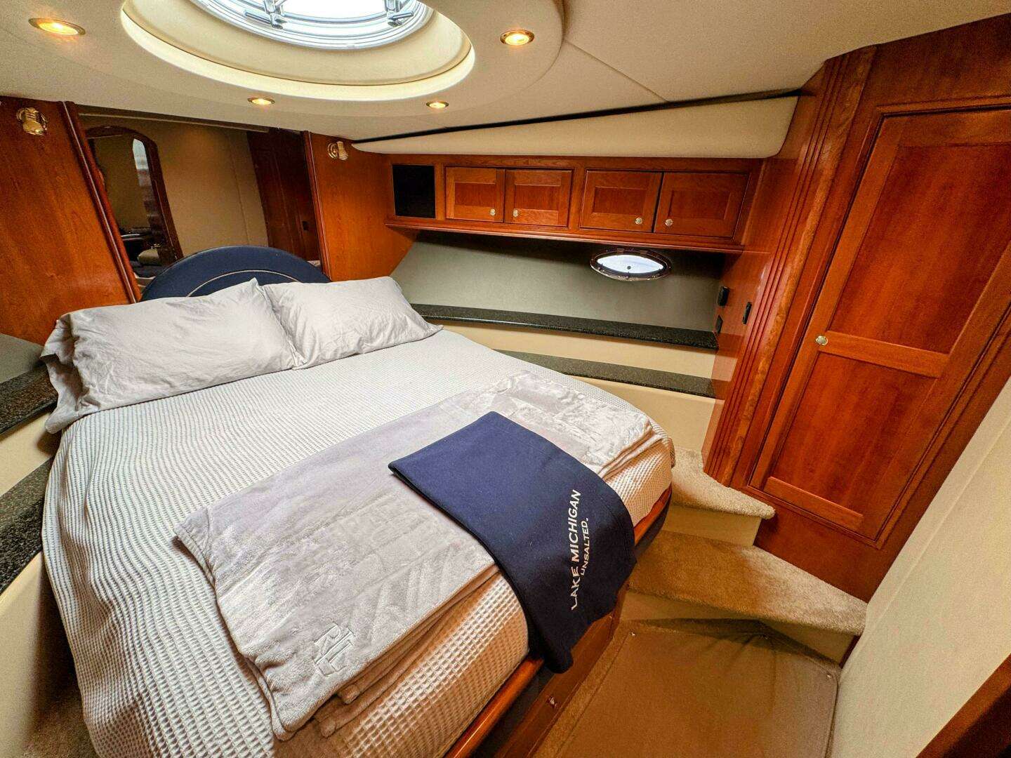 2005 Cruisers Yachts 540 Express - Image 48