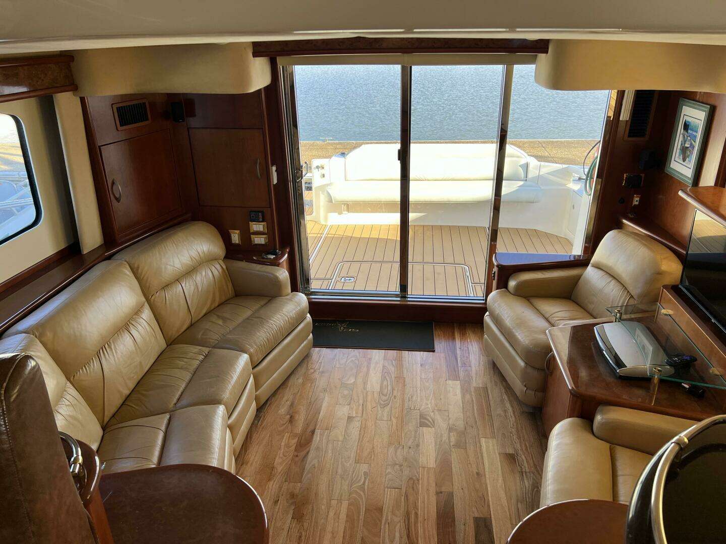 2008 Ovation 52 - Image 44