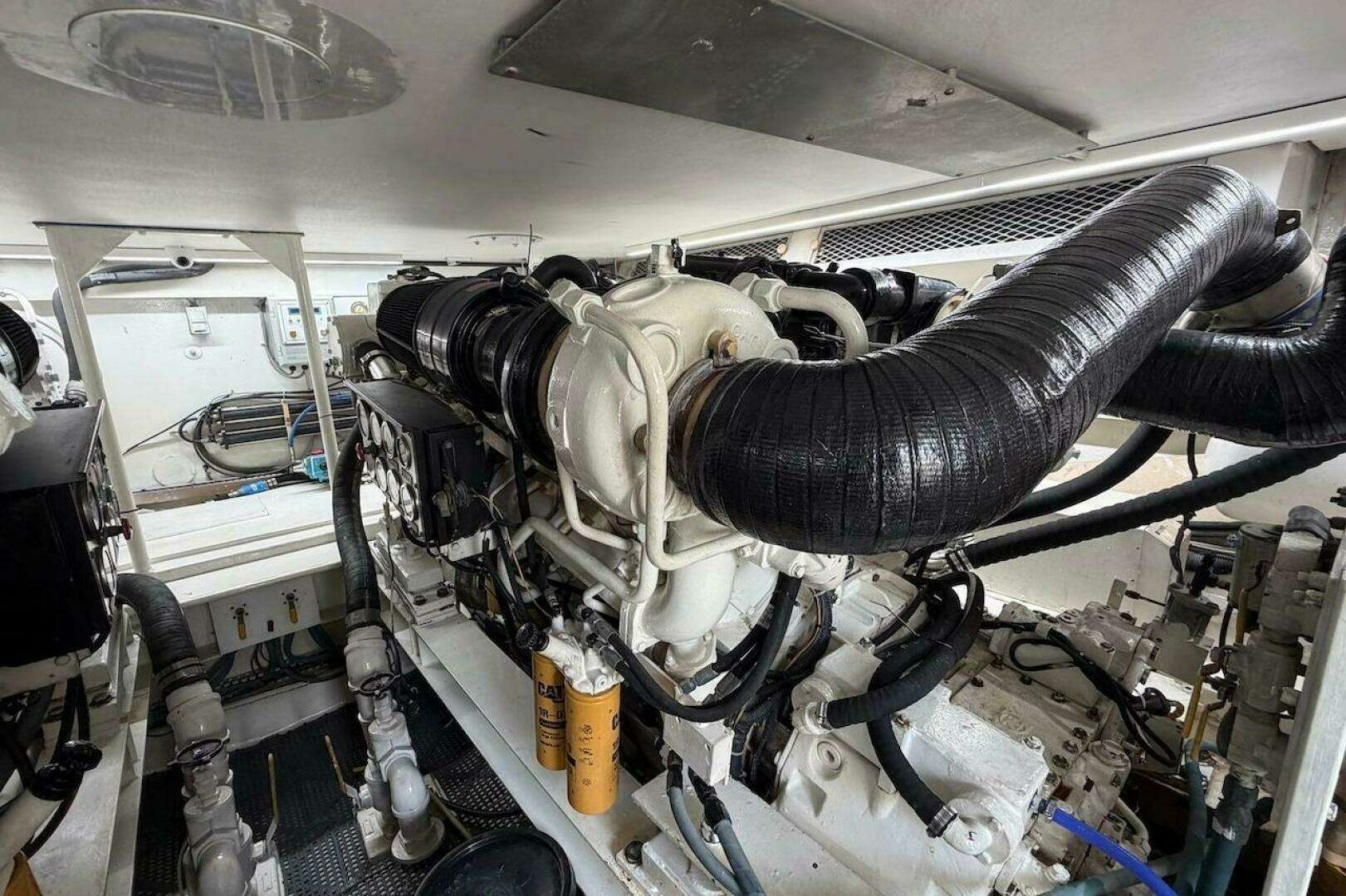 1999 Viking 58 Convertible - Image 44