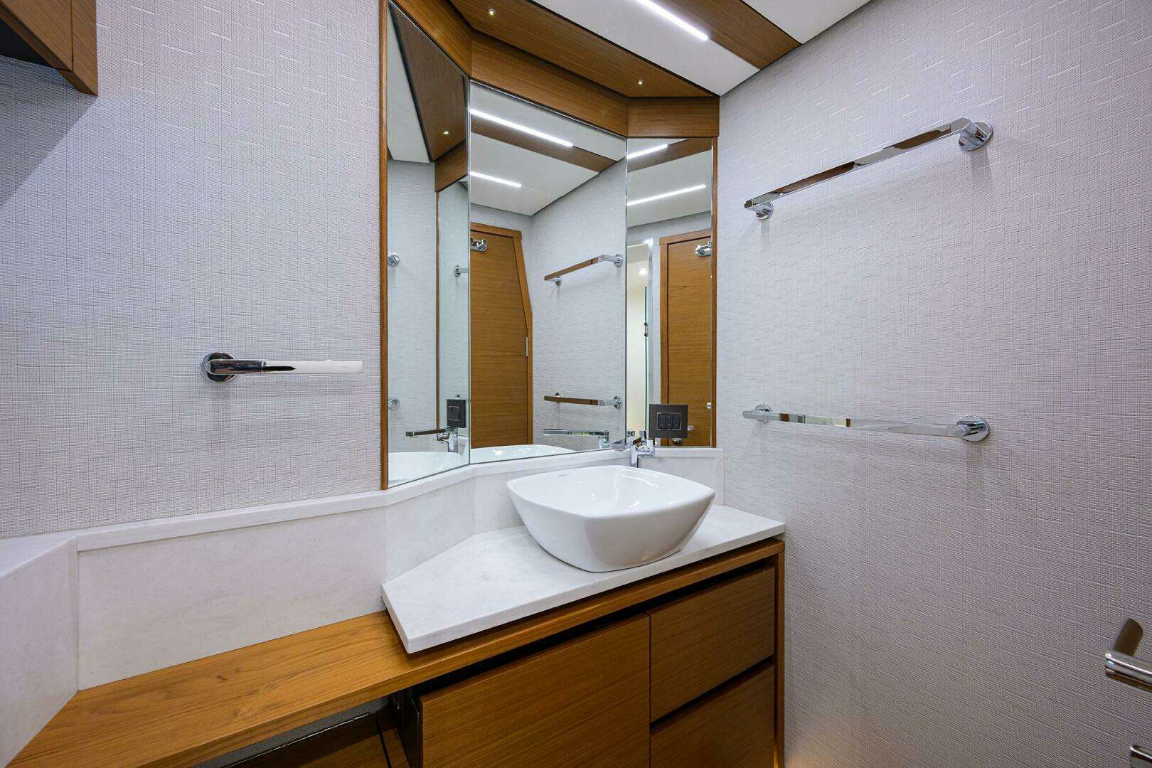 2023 Tiara Yachts C49 - Image 25