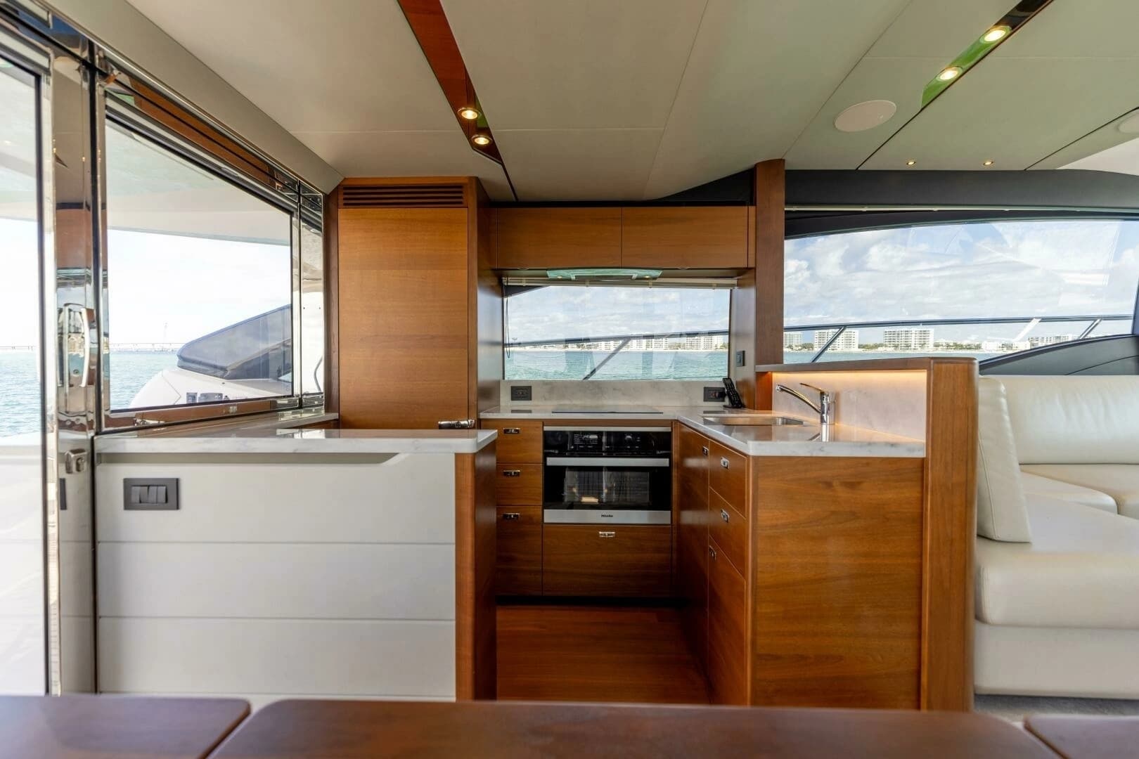 2019 Princess S65 - Image 15