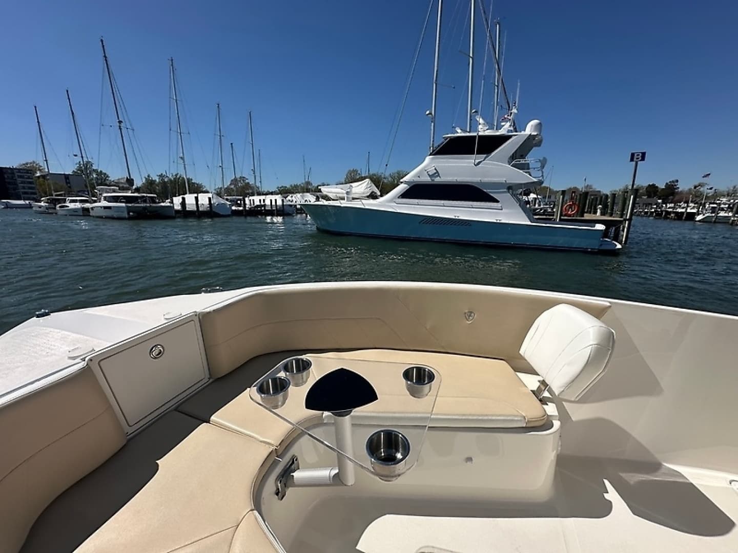 2021 Century 2900 Center Console - Image 23