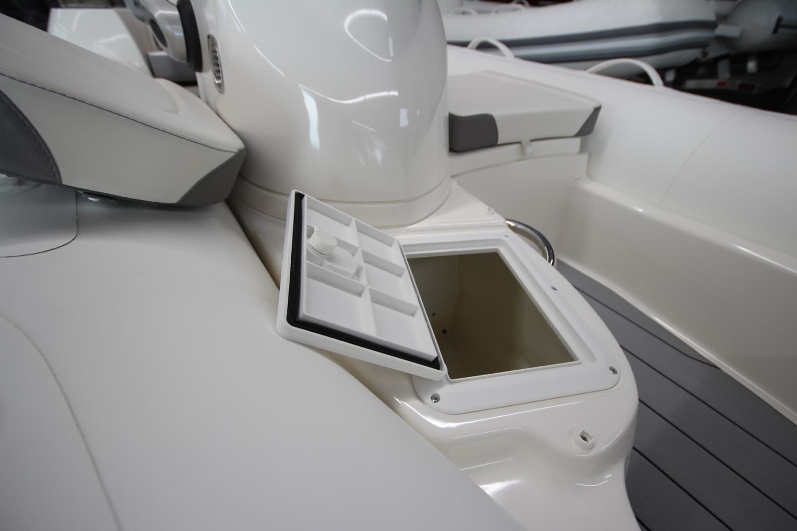 2026 Zodiac Yachtline 400 DL NEO - Image 15