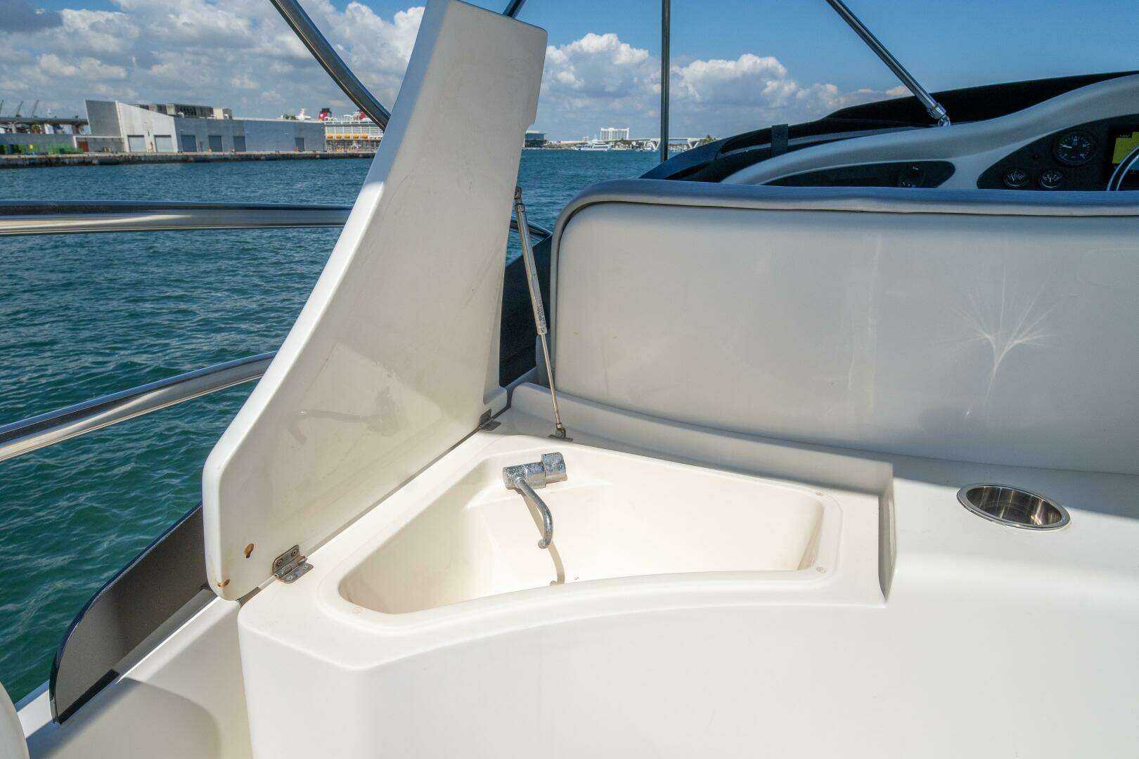 2001 Azimut 46 - Image 31