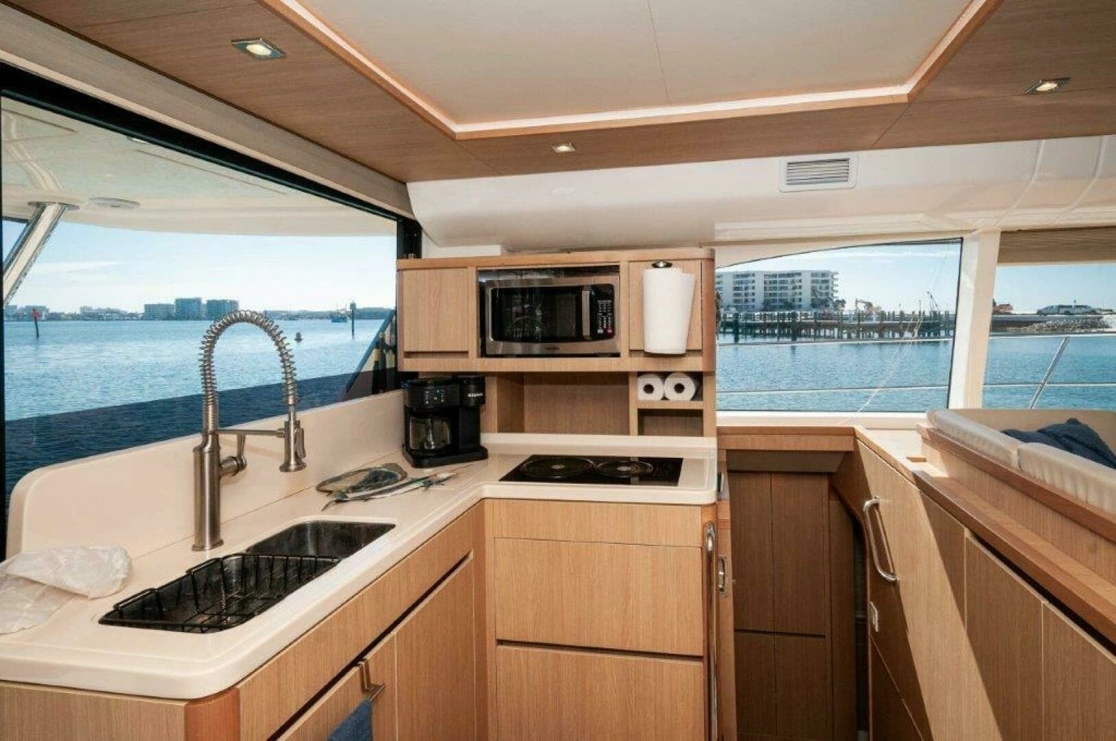 2018 Aquila 44 Yacht - Image 10