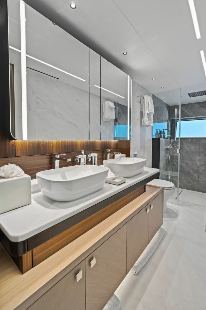 2026 Sunseeker 88 Yacht - Image 72