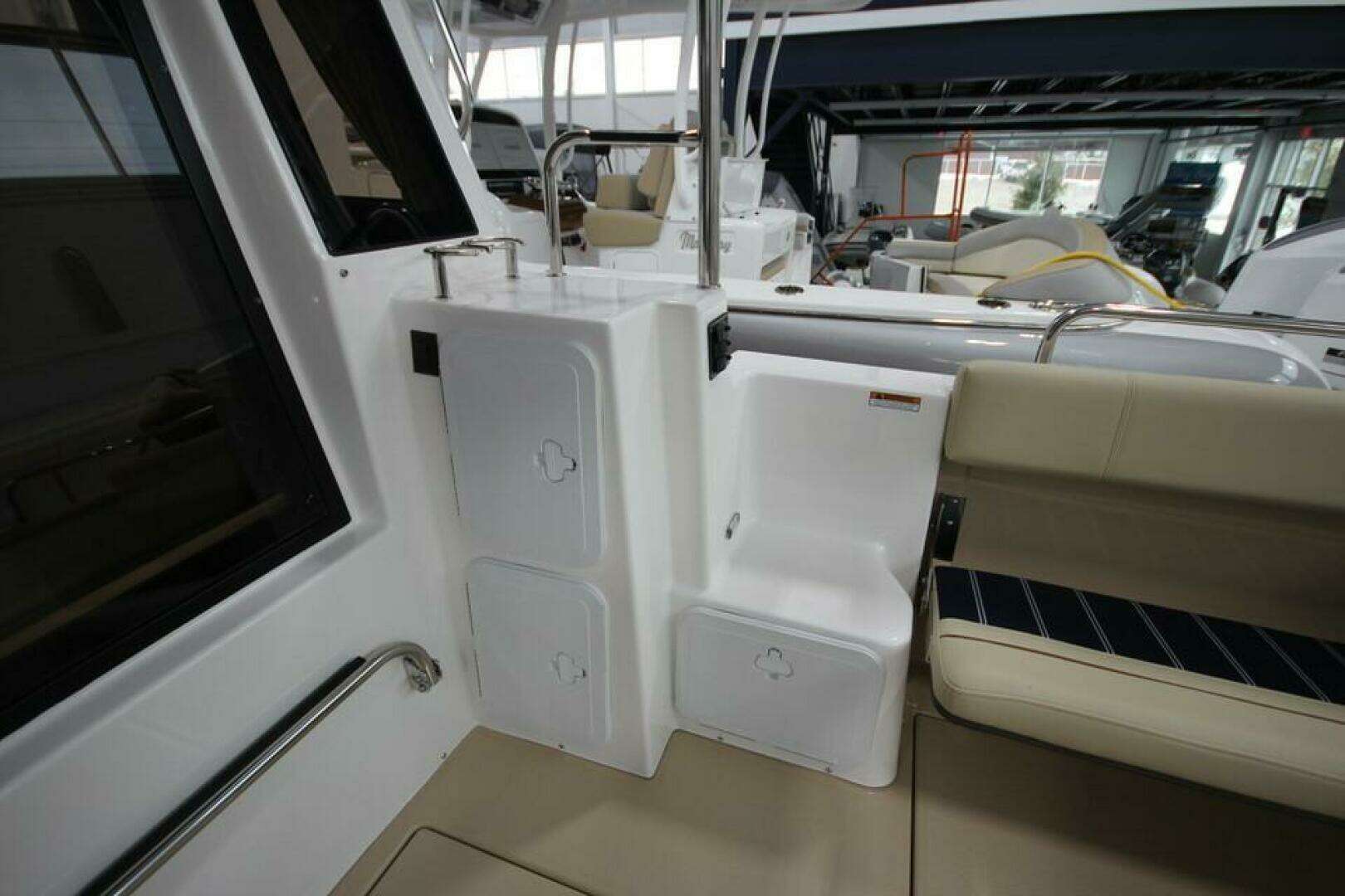 2026 Ranger Tugs R-29 Sedan Luxury Edition - Image 19