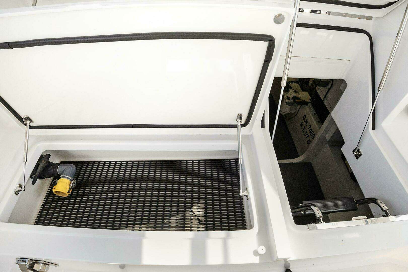 2016 Hatteras GT63 - Image 16