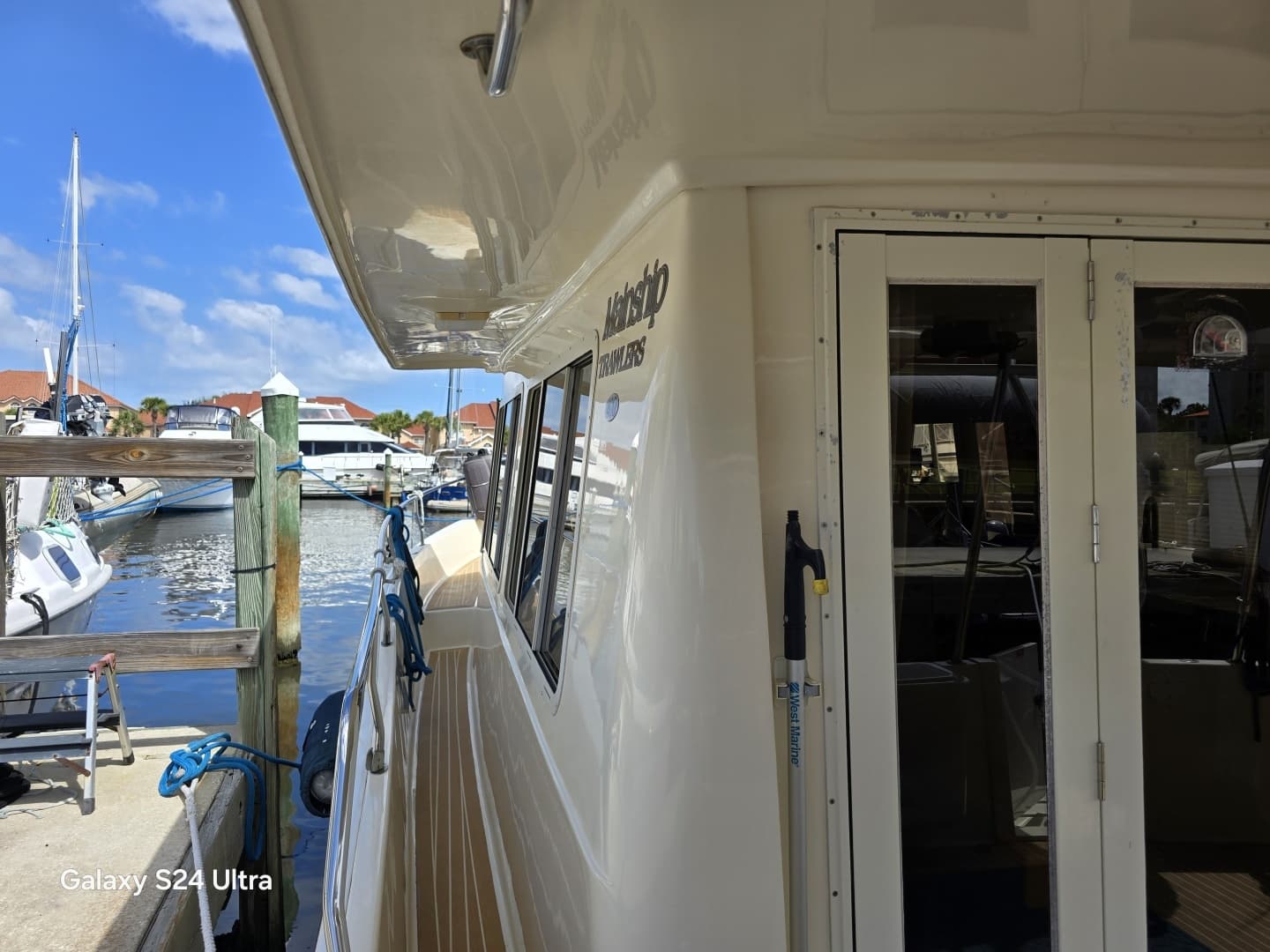 2005 Mainship 400 - Image 19
