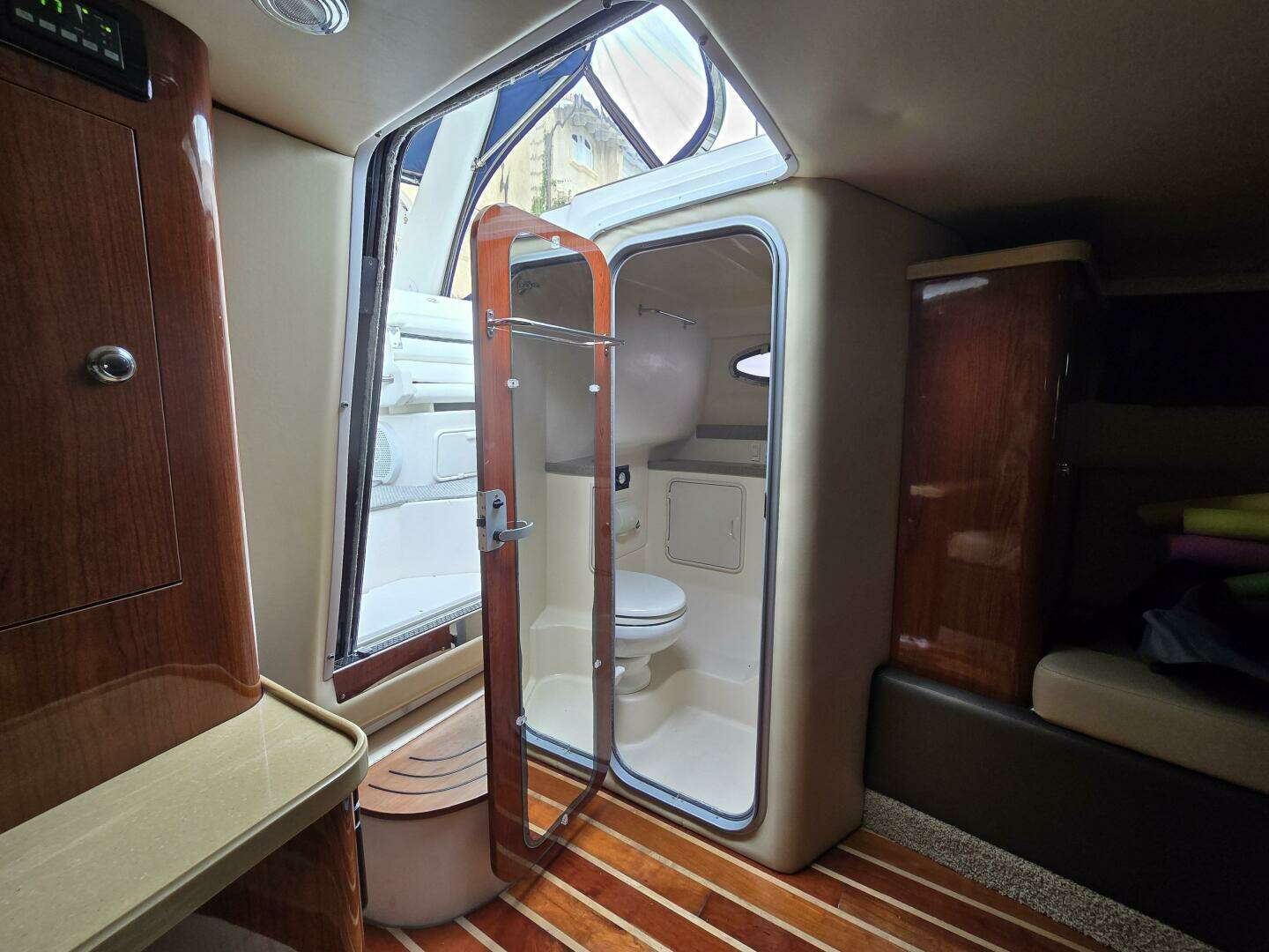 2011 Regal 3350 - Image 16