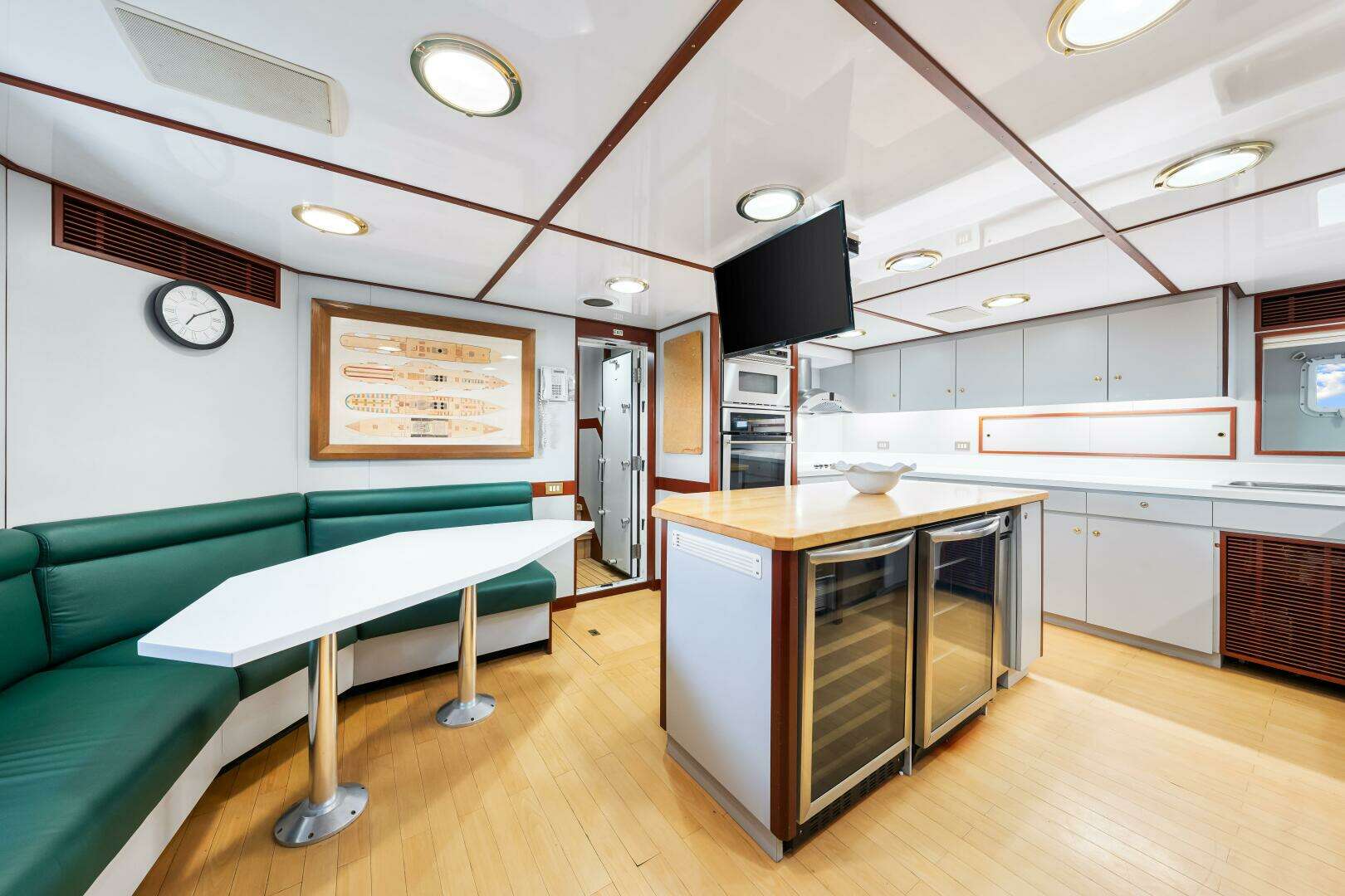 1996 Palmer Johnson TRI-DECK FB - Image 120