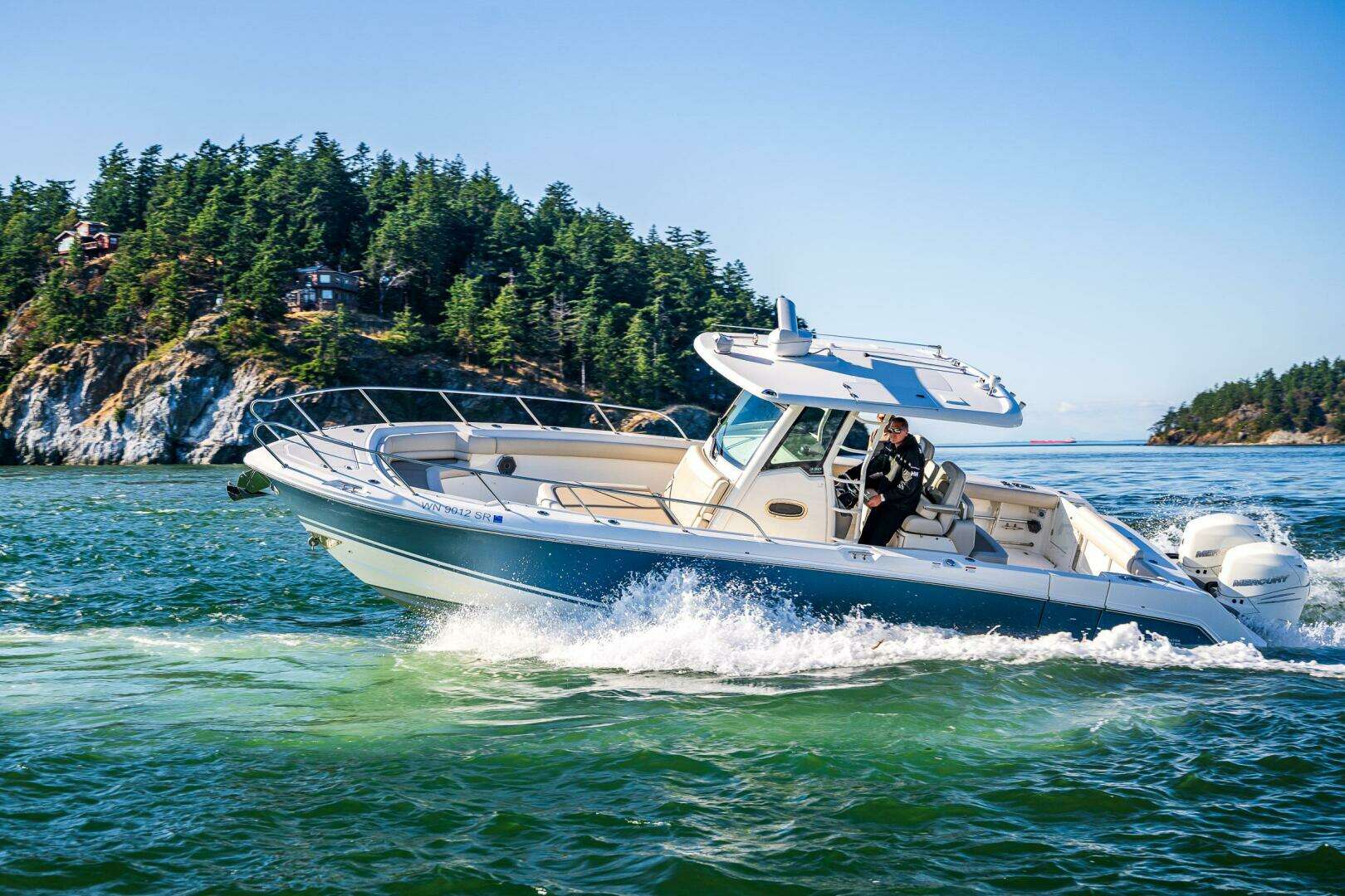 2017 Boston Whaler 330 Outrage - Image 4