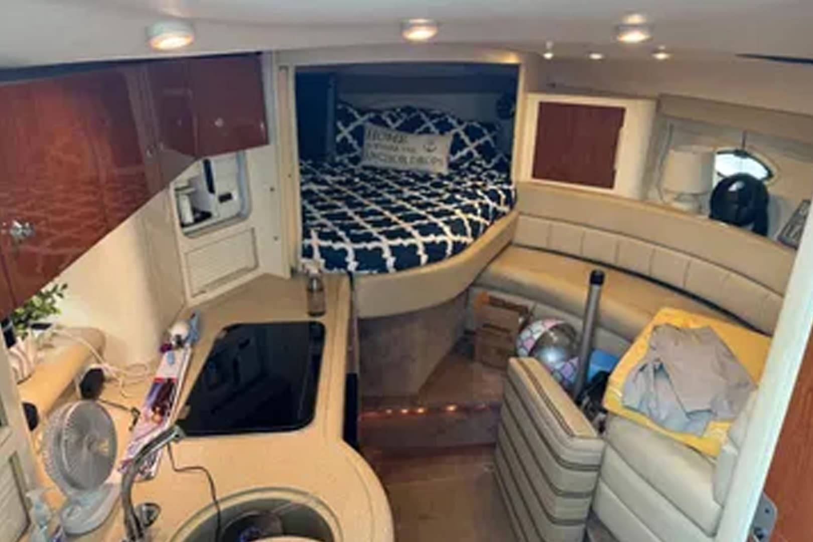 2001 Monterey 322 Cruiser - Image 22