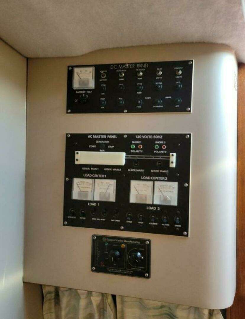 1989 Cruisers Yachts Esprit 3270 - Image 8