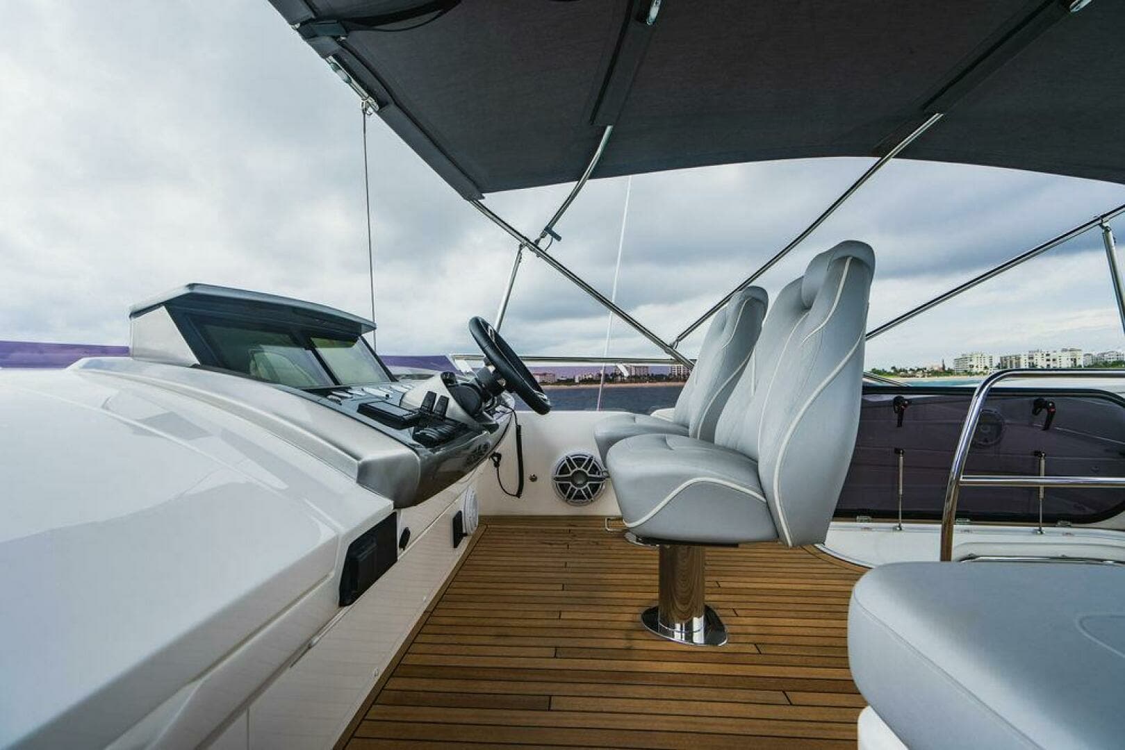 2022 Princess S66 - Image 31
