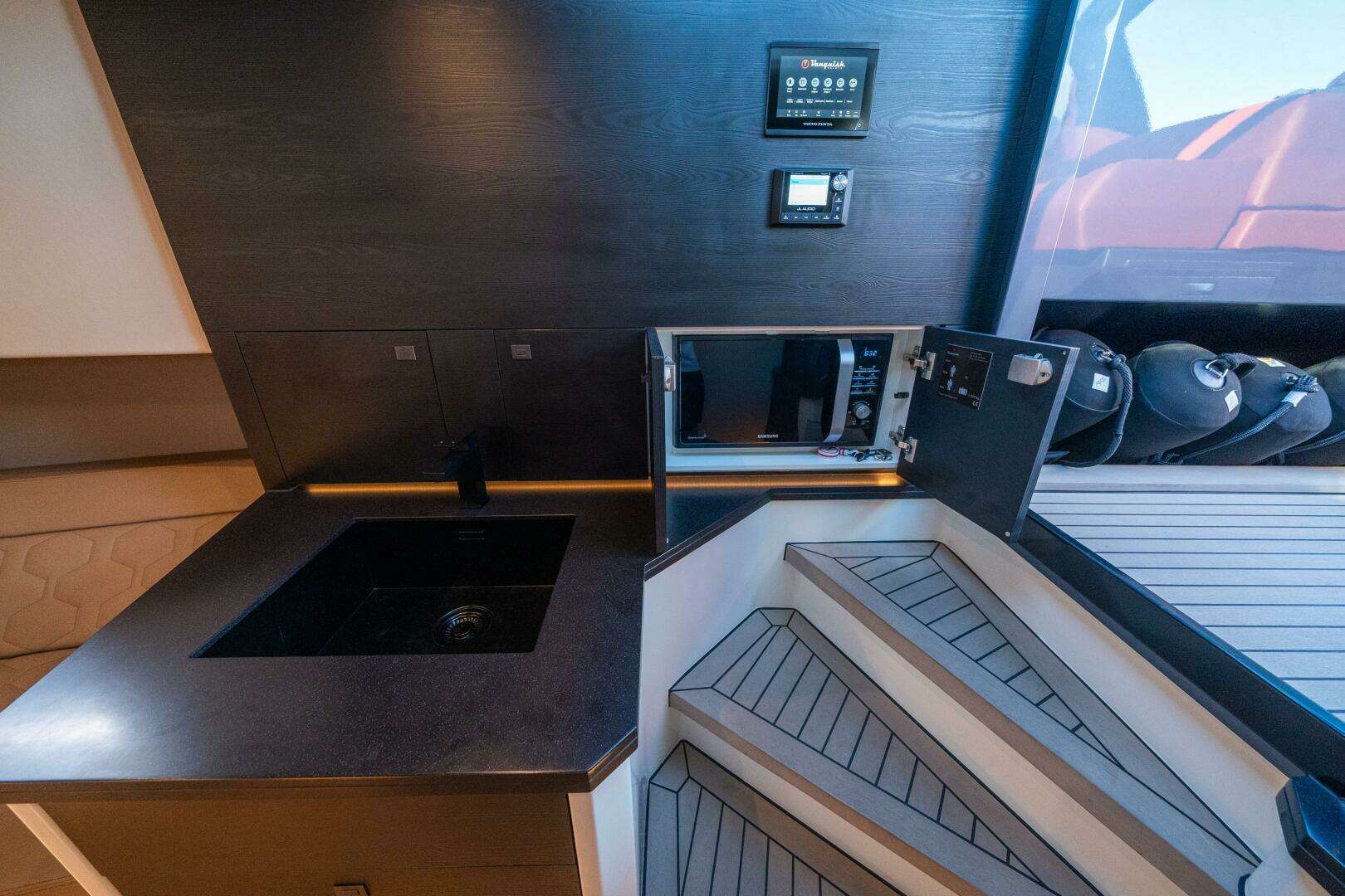 2022 Vanquish Yachts VQ45 - Image 30