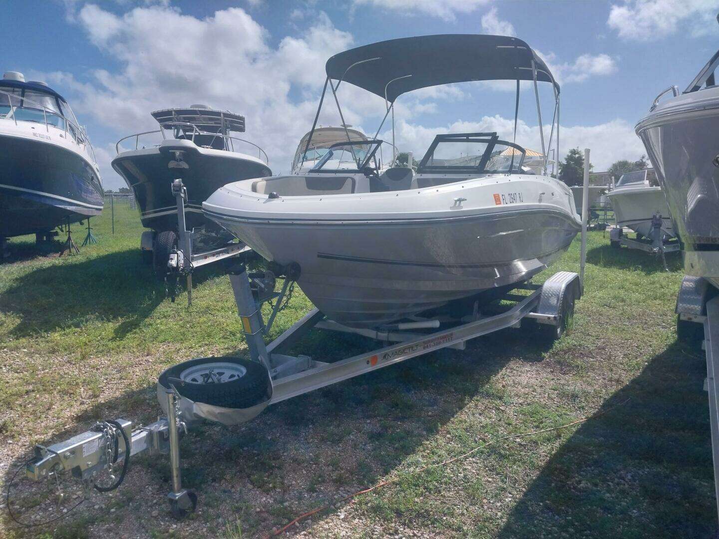 2017 Bayliner VR5 - Image 2
