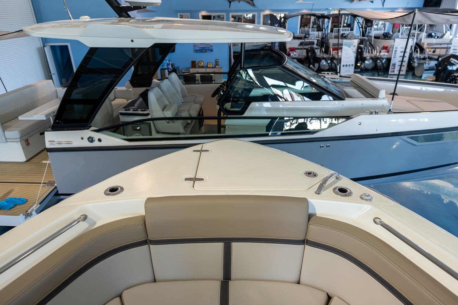 2026 Boston Whaler 330 Vantage - 13