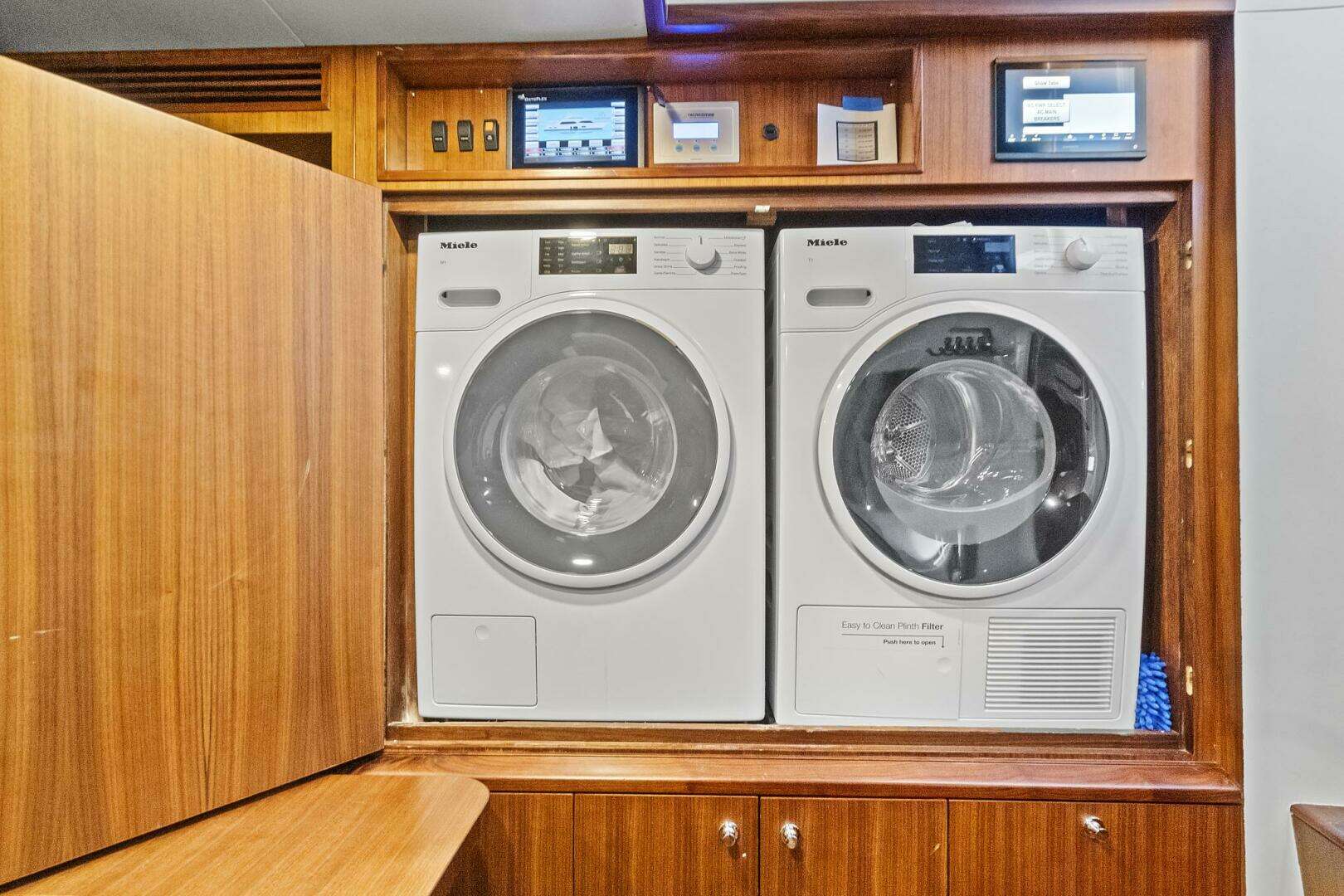 2016 Ocean Alexander 85 E - Image 132