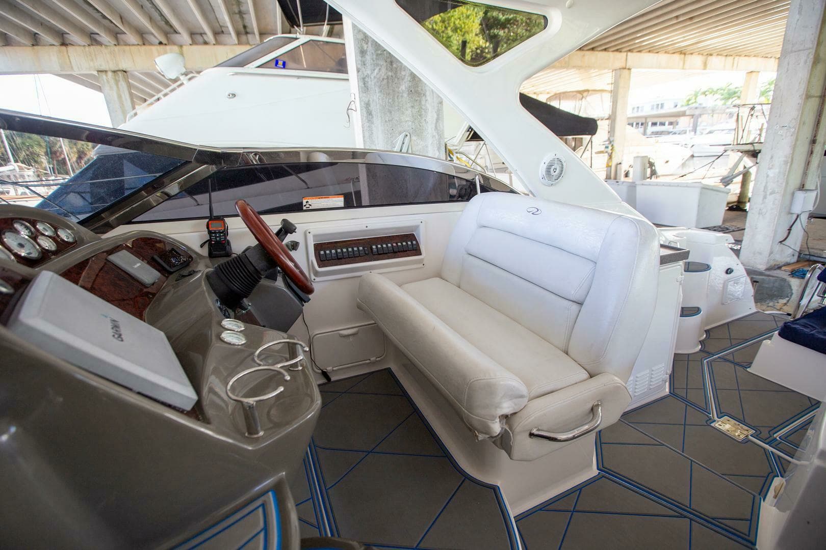 2008 Regal 2760 Sport Yacht - Image 17