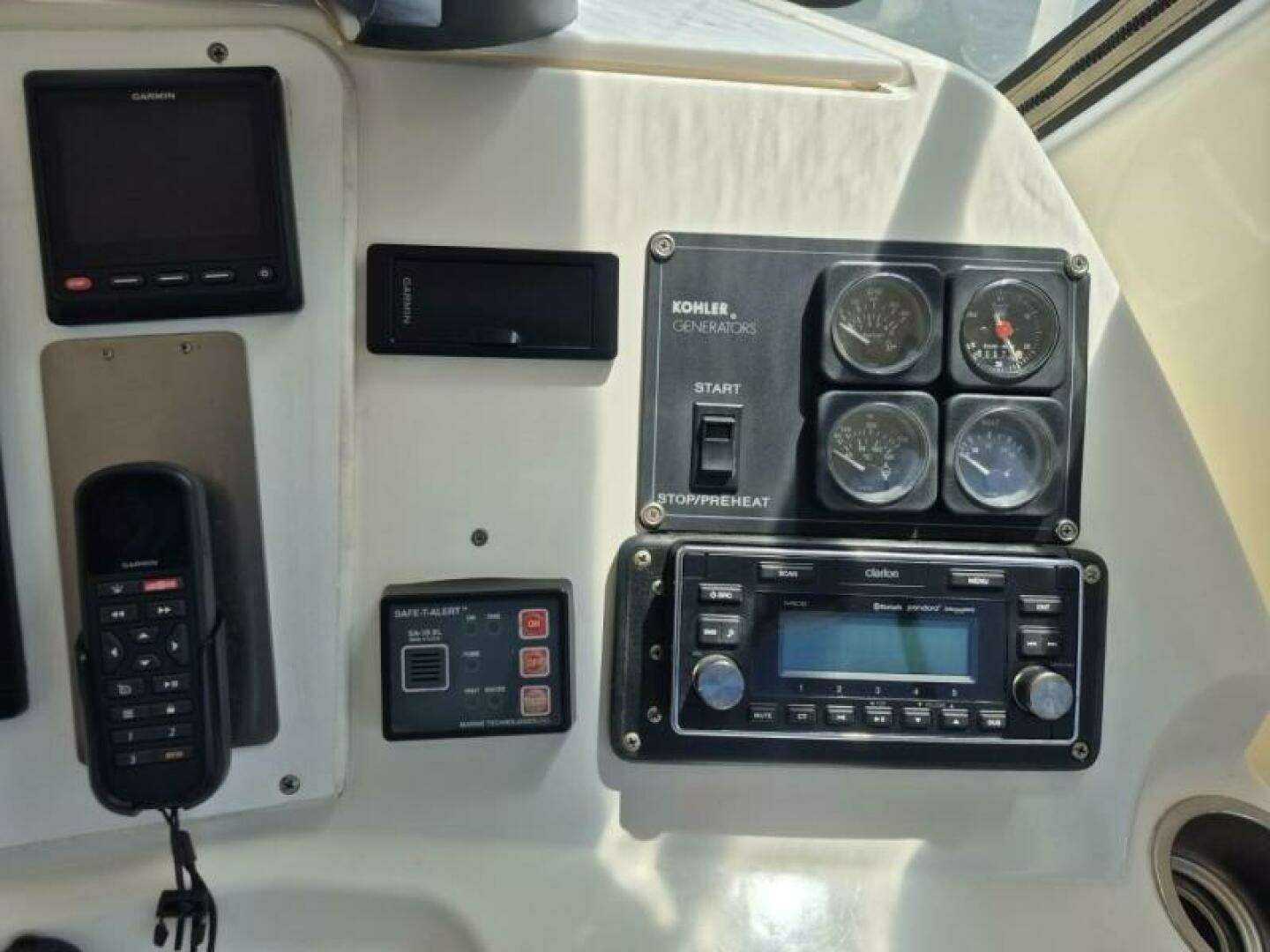 2002 Silverton 38 Convertible - Image 13
