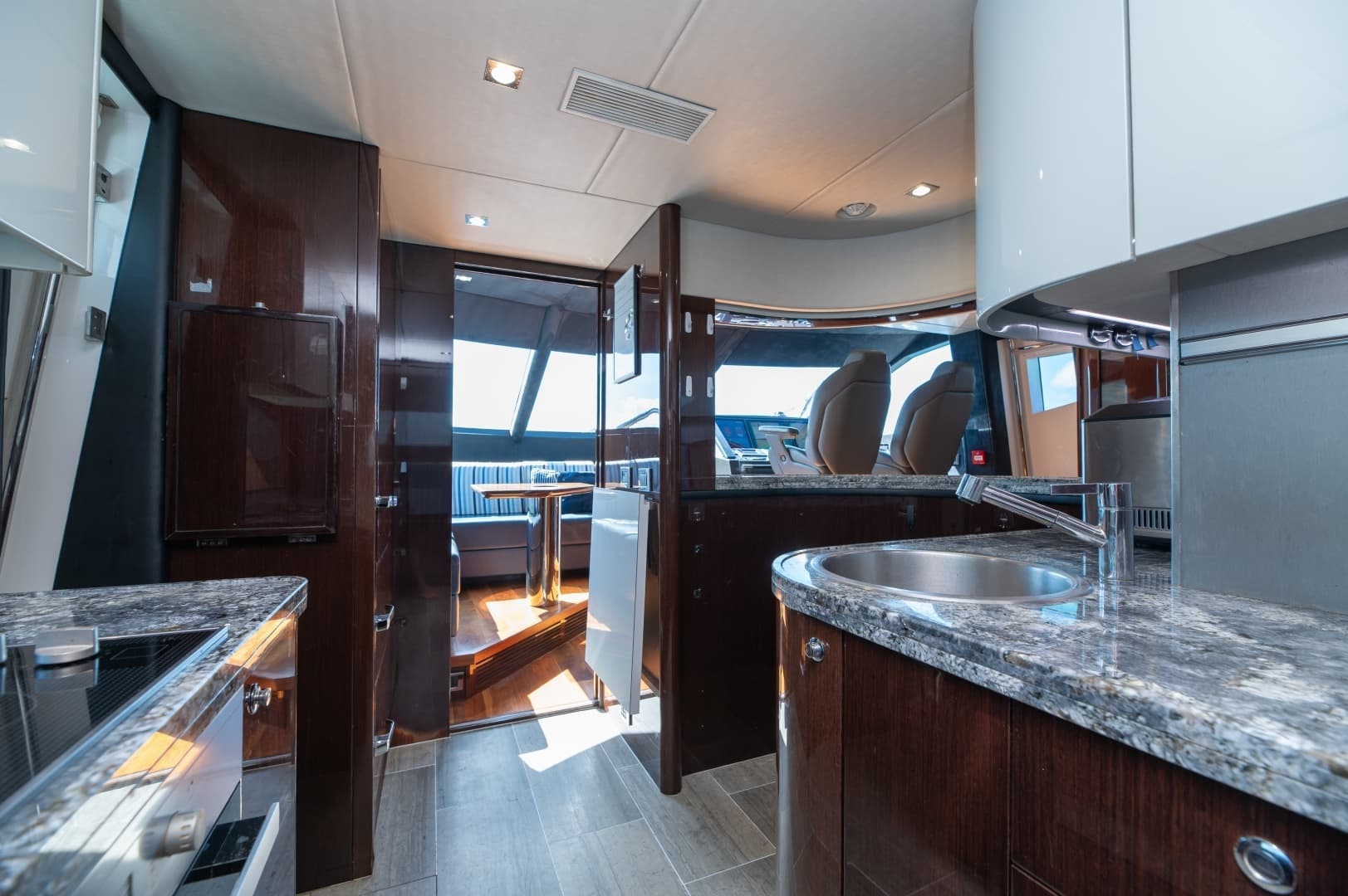 2017 Sunseeker 86 Yacht - Image 42