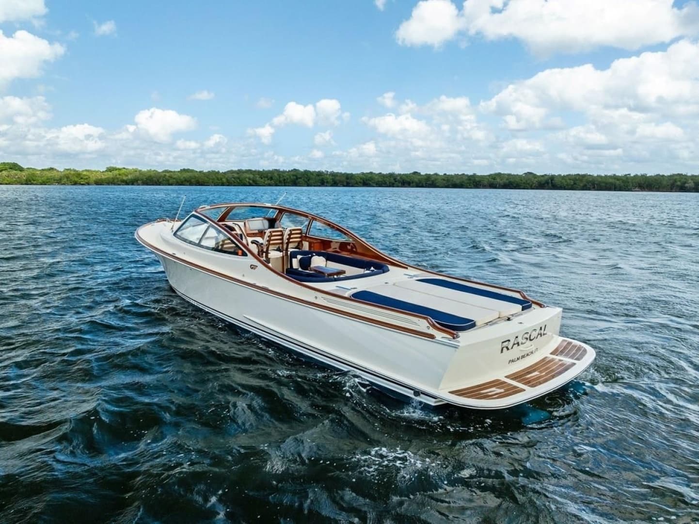 2008 Hinckley Talaria 38R - Image 5