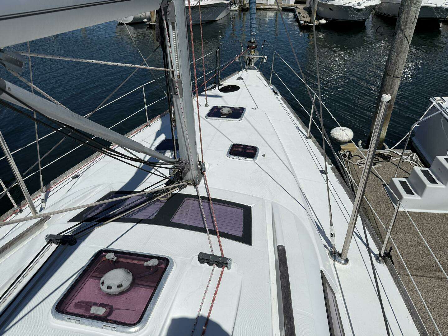 2010 Beneteau Oceanis 43 - Image 6