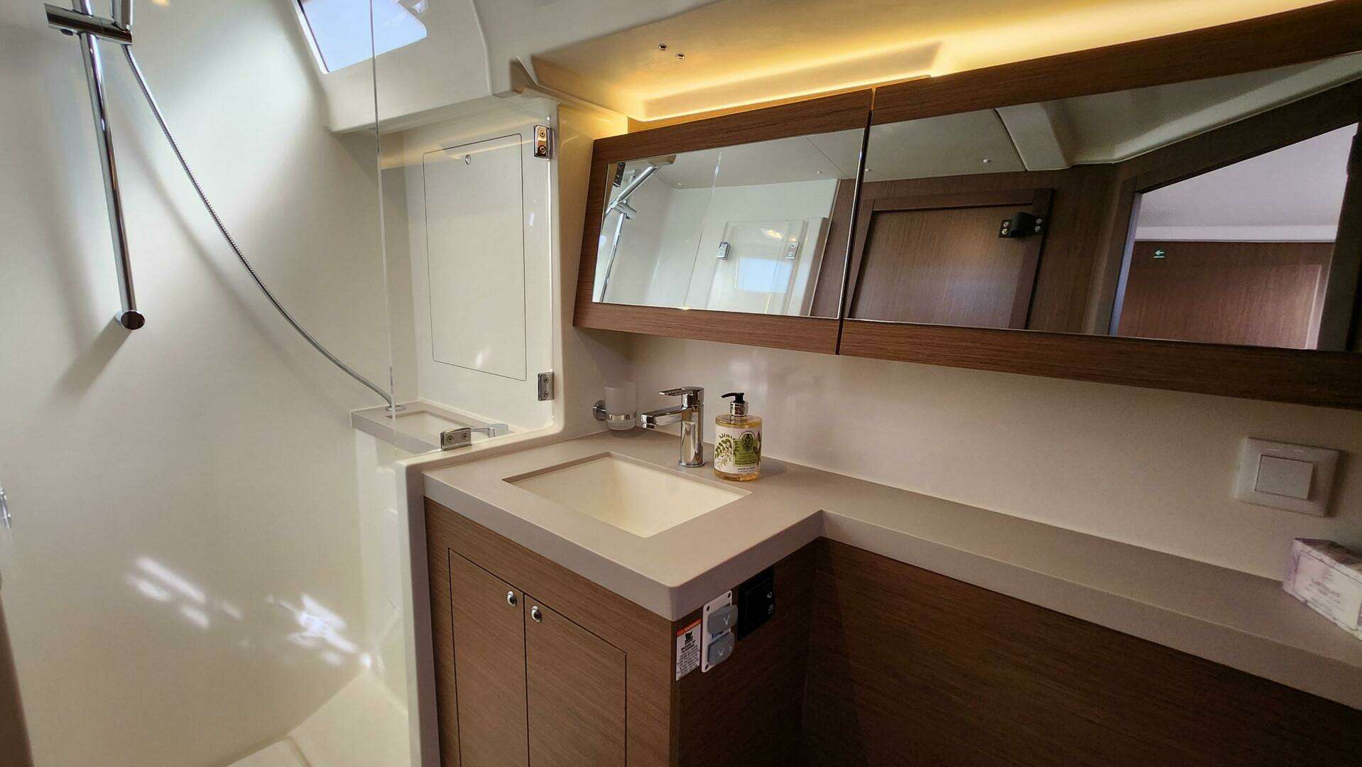 2024 Beneteau Oceanis 51.1 #374 - Image 8