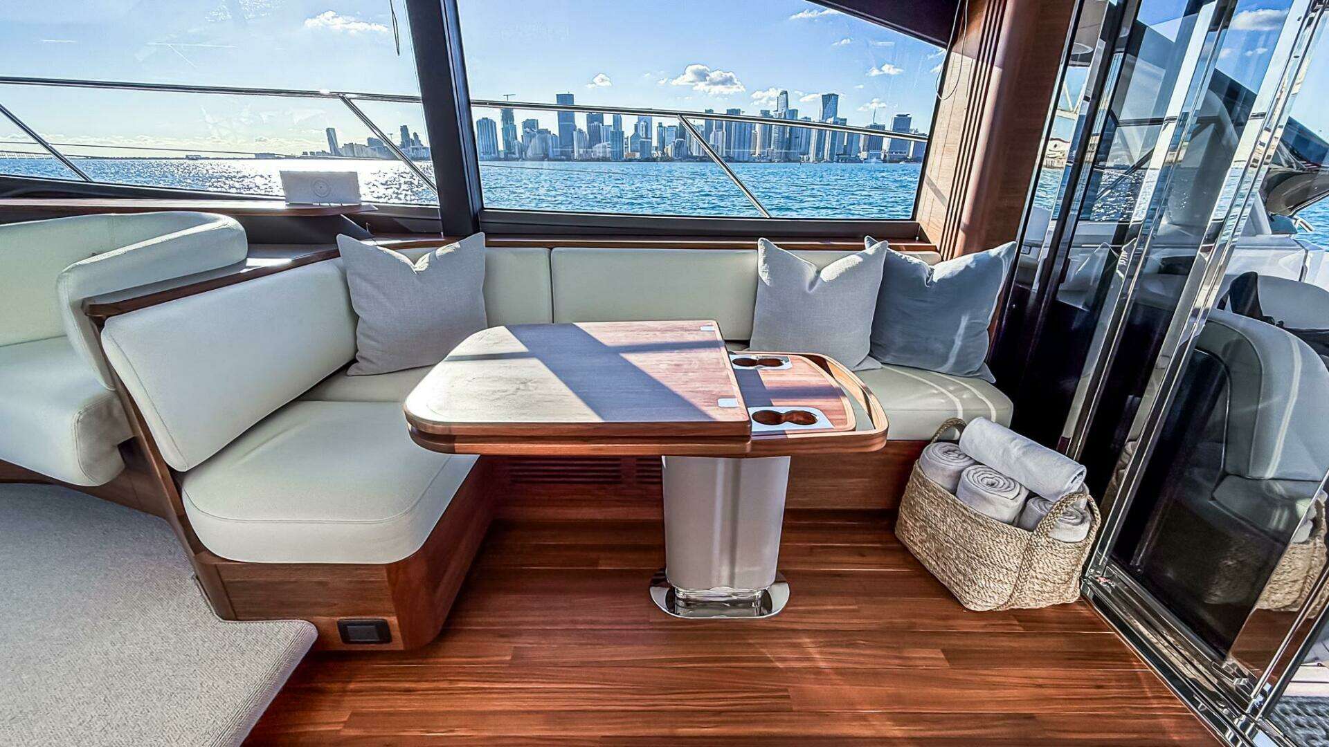2026 Princess S65 Sportbridge - Image 51