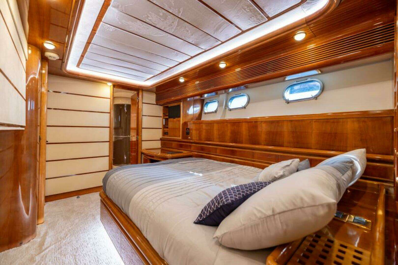 2001 Ferretti Yachts 94 Raised Pilothouse - Image 20