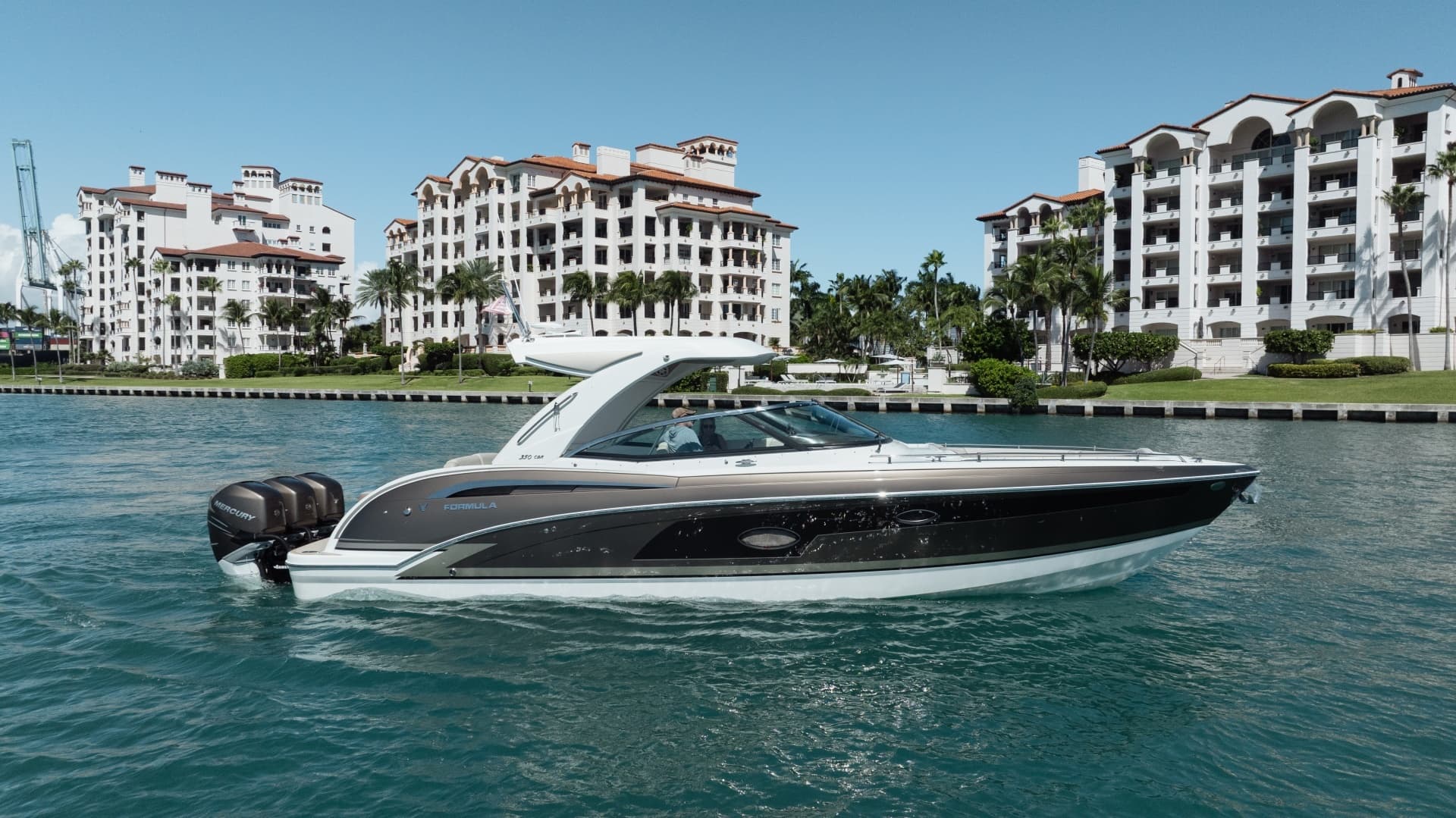 2018 Formula 350 Crossover Bowrider - Image 7