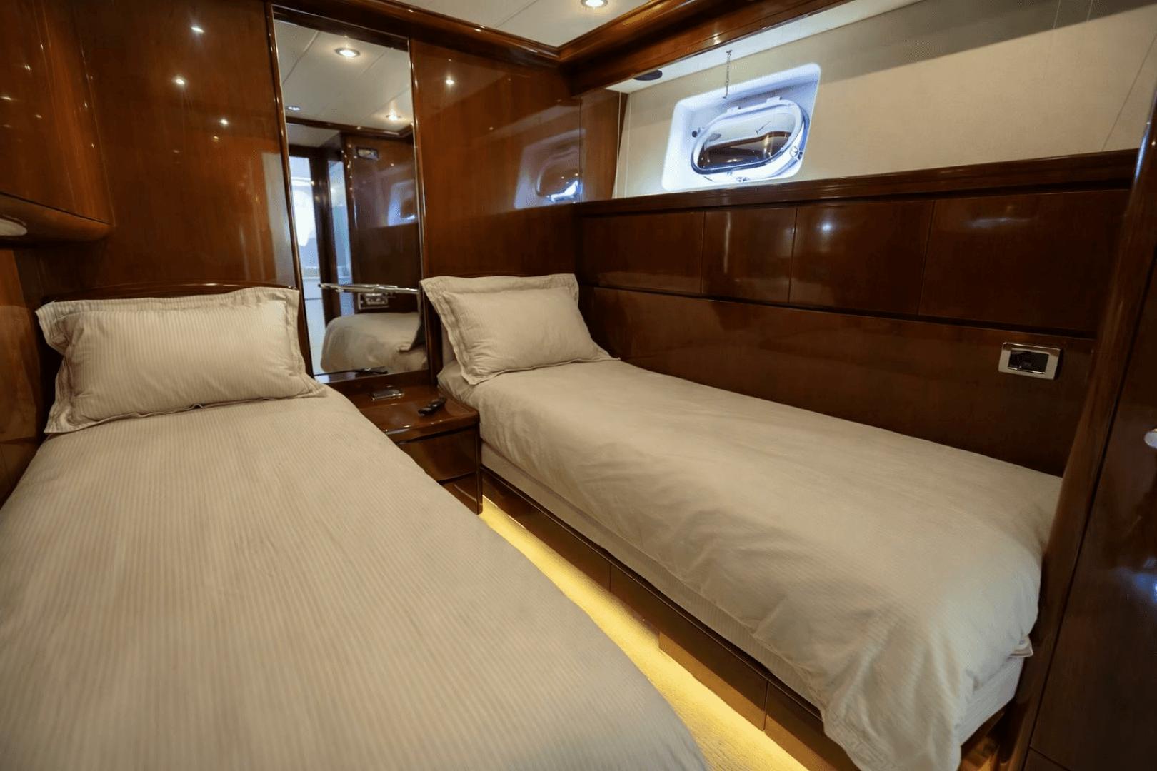 2005 Falcon Falcon 102 Flybridge - Image 19