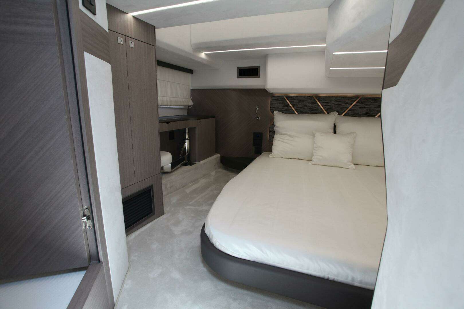 2025 Galeon — - Image 136