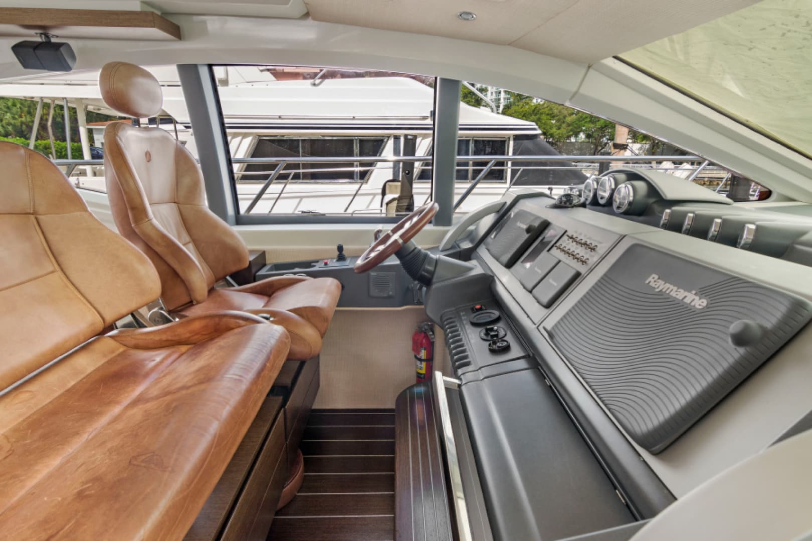 2009 Azimut 68S - Image 13