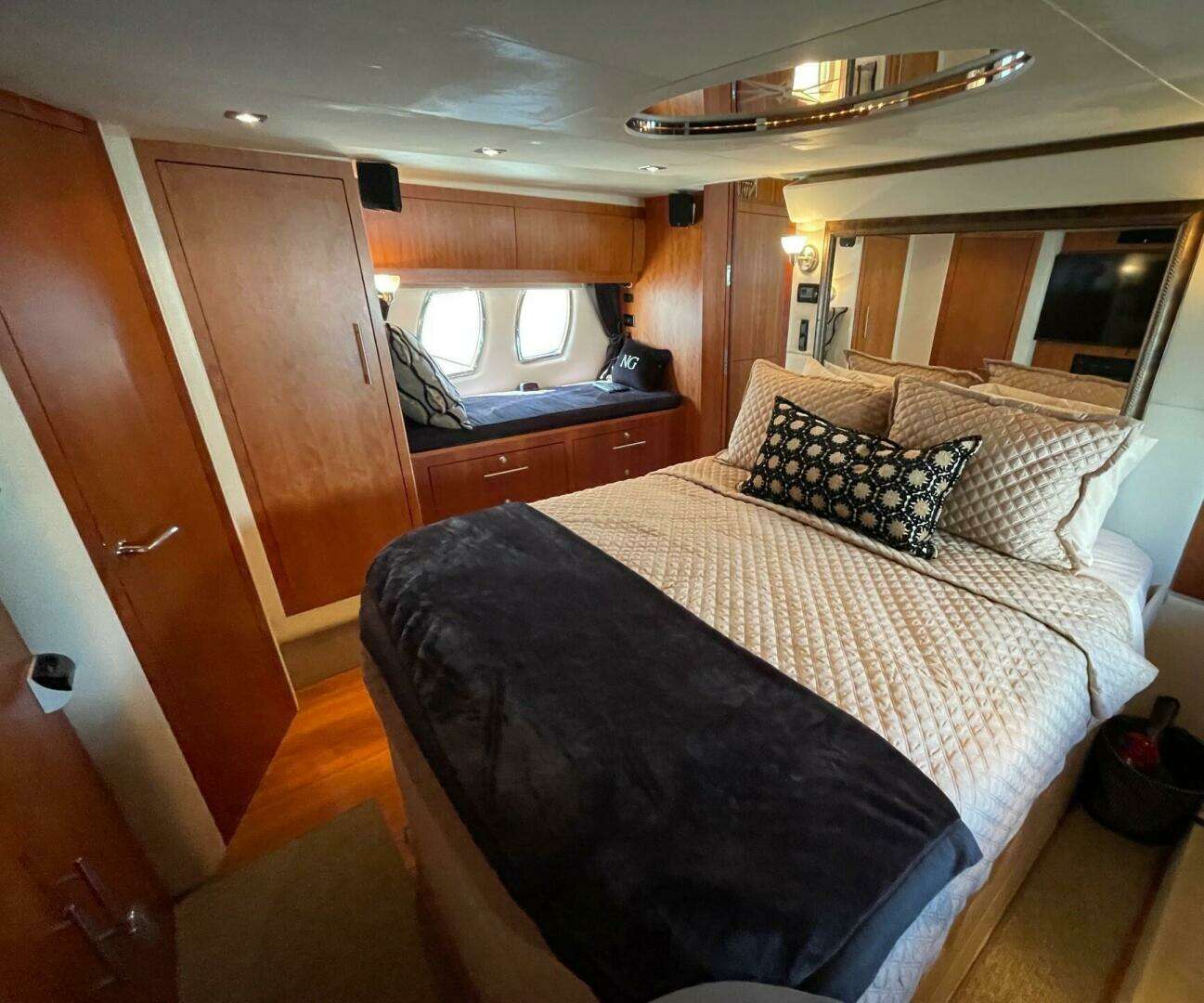2009 Regal 5260 Sport Coupe - Image 29