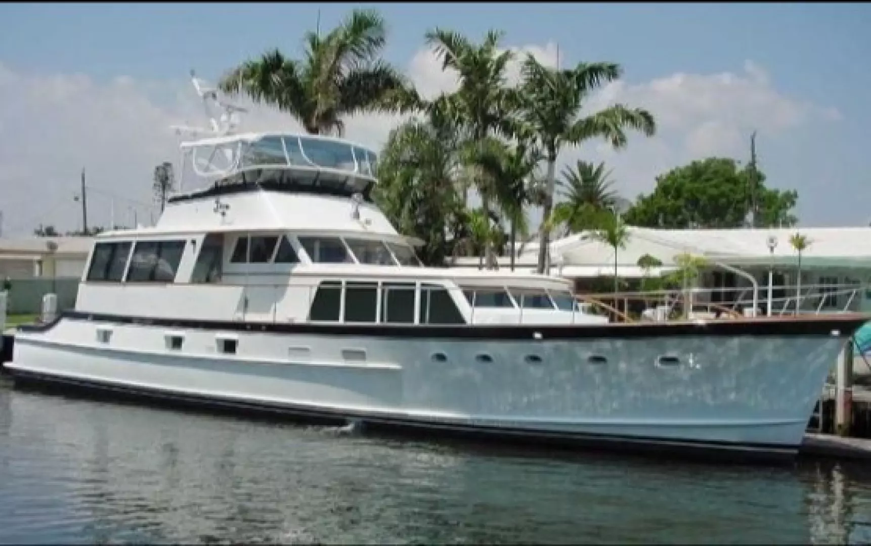 1965 Burger Cockpit Flybridge Motor Yacht - Image 2