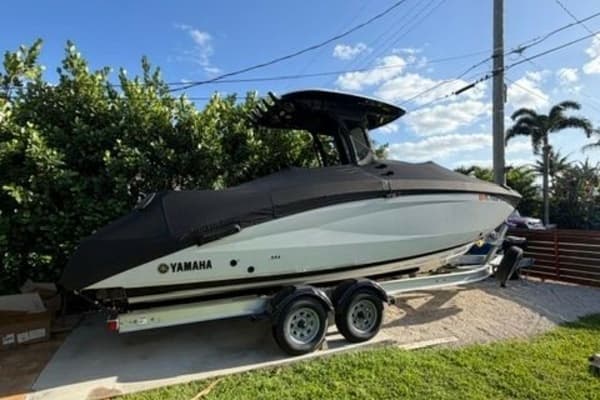 2024 Yamaha Boats 255 FSH Sport H - Image 1