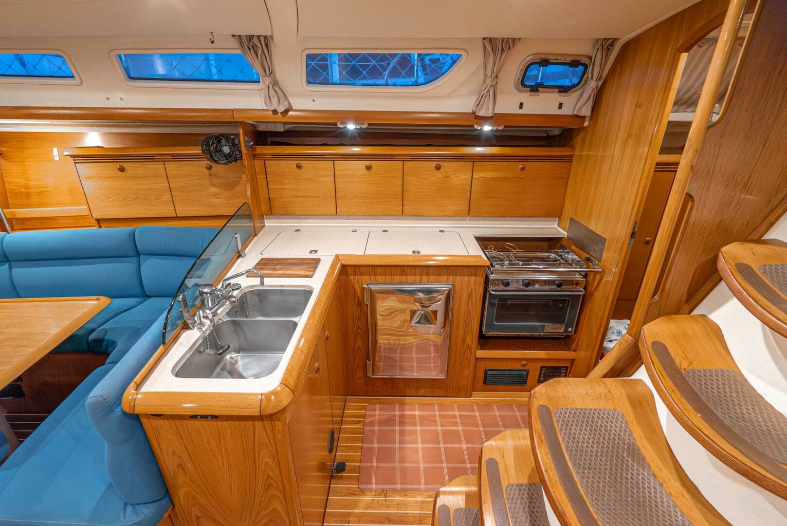 2001 Jeanneau 43 Sun Odessey - Image 44