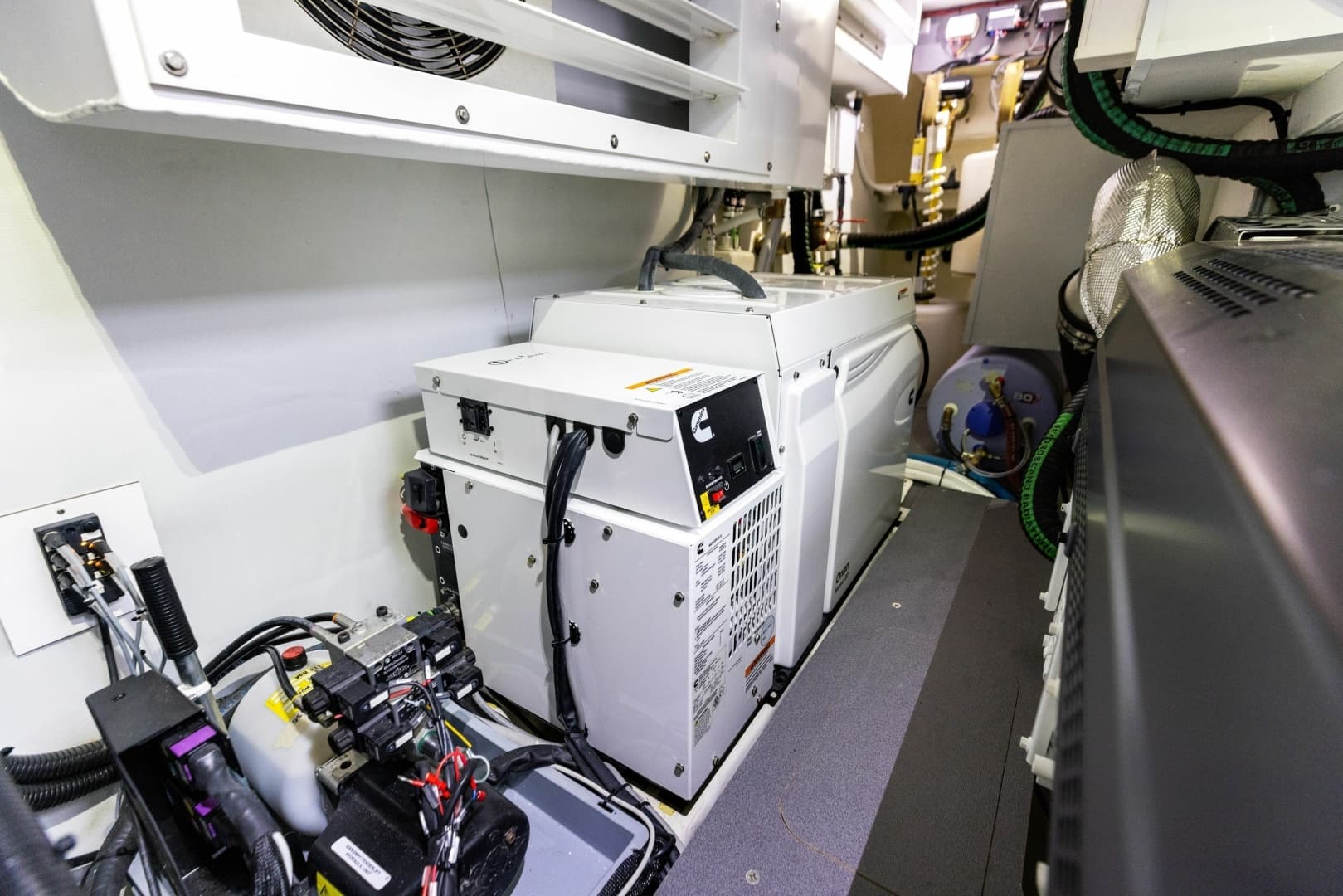 2024 Absolute Navetta 64 - Image 113