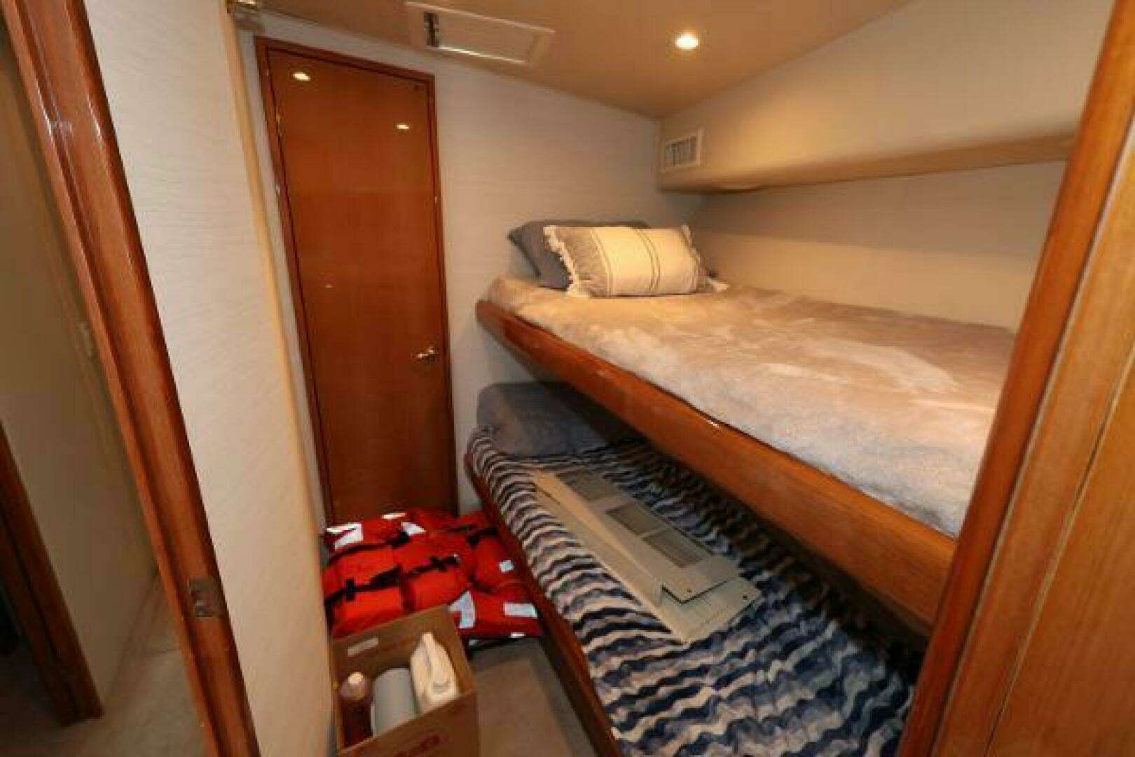 2005 Viking 52 Convertible - Image 30