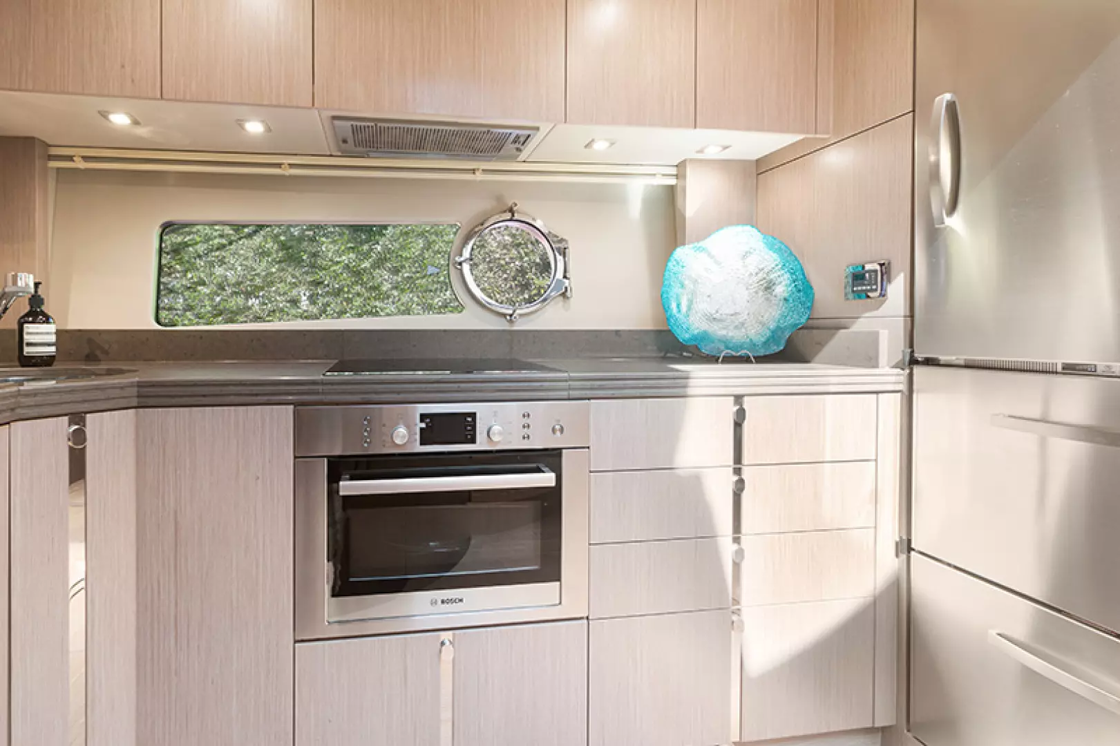 2015 Sunseeker Sport Yacht 68 - Image 10