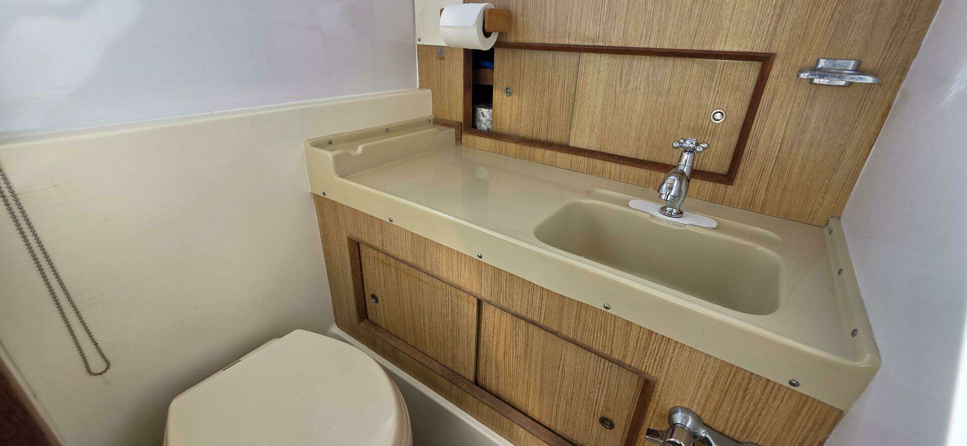 1983 Bertram 28 Flybridge - Image 23