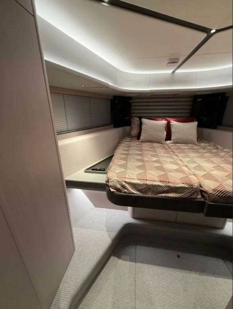 2025 Sunseeker 55 Predator - Image 16
