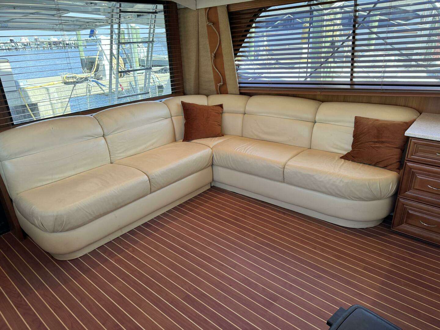 1995 Viking 58 Convertible - Image 25