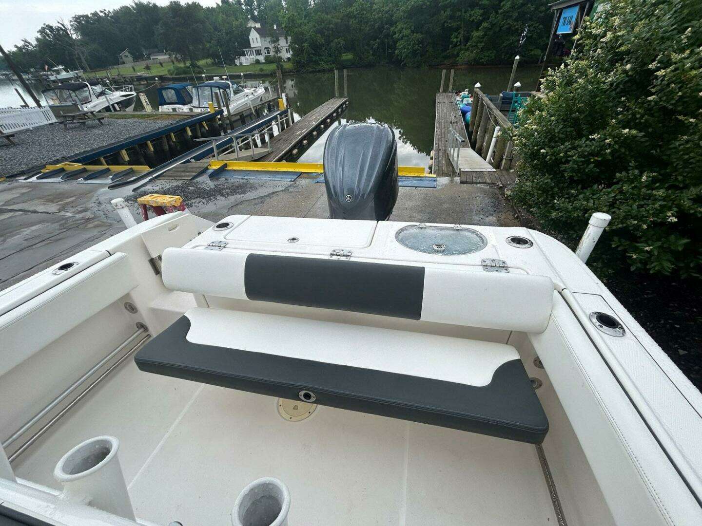 2022 Robalo R242 Center Console - Image 22