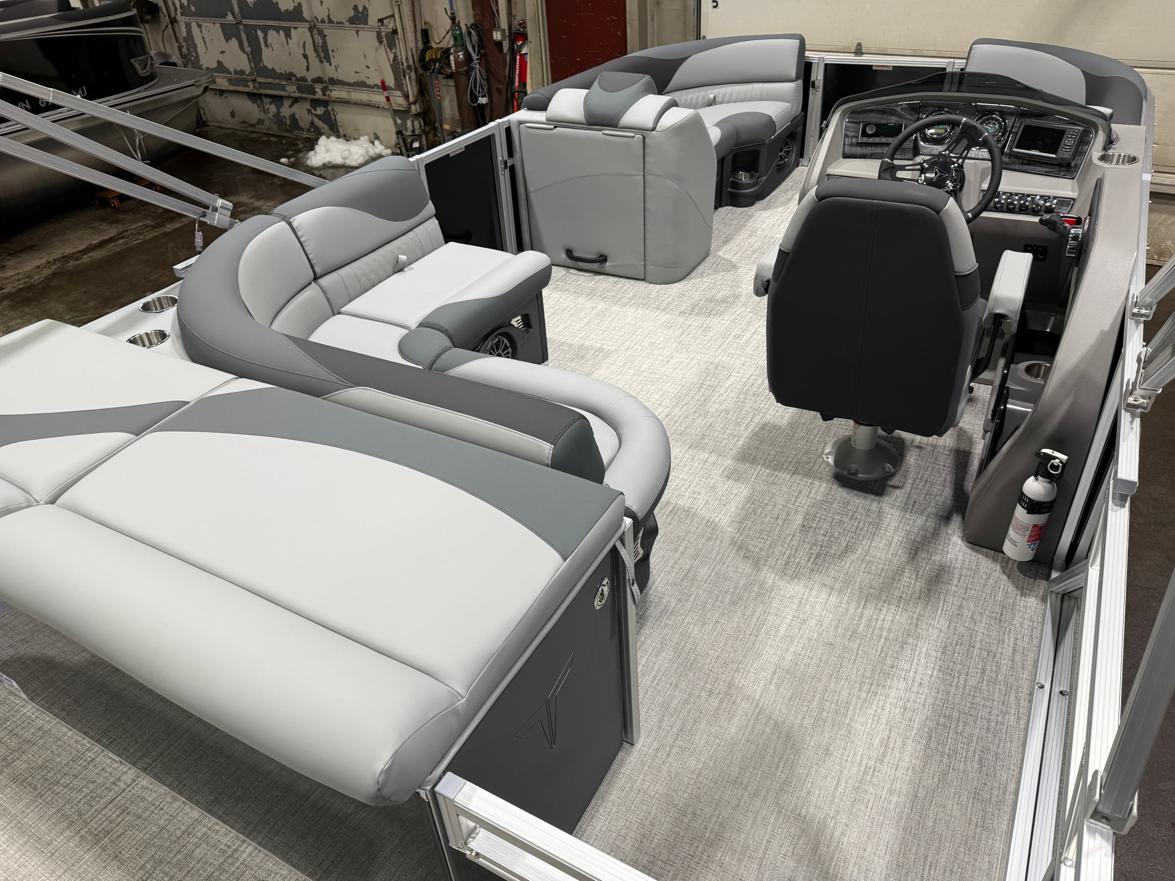 2026 Tahoe LTZ 1985 Cruise Pontoon & Honda 4-Stroke EFI - 20