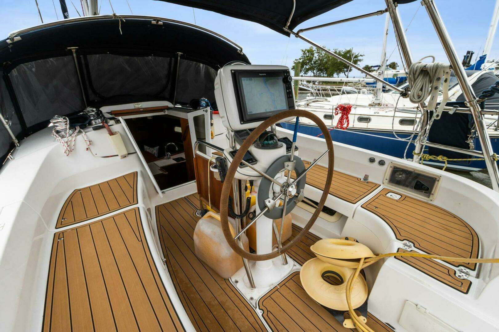 2003 Hunter 356 - Image 25