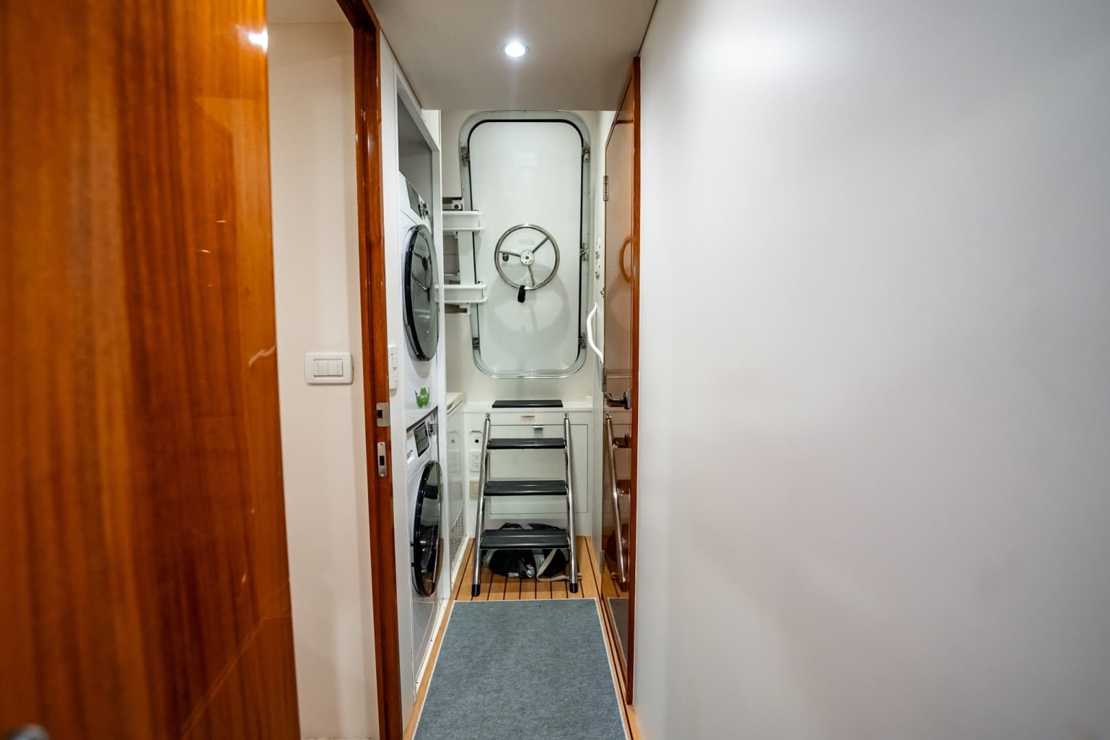 2012 Hatteras — - Image 121