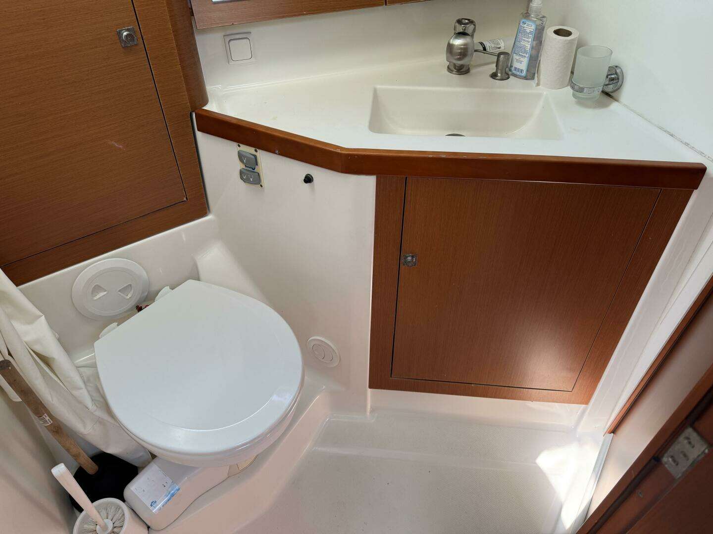 2015 Beneteau Oceanis 45 - Image 30